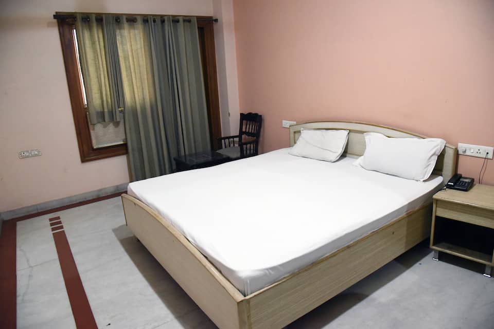 SemiDeluxe Room